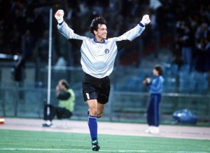 1990 World Cup Finals, Rome, Italy, 9th June, 1990, Italy 1 v Austria 0, Italian goalkeeper Walter Zenga celebrates after substitute Salvatore Schillaci scored a goal to break the deadlock  (Photo by Bob Thomas/Getty Images)