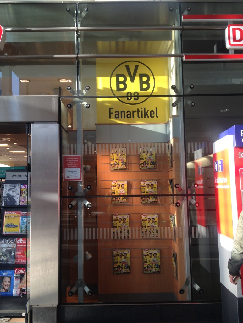 Libreria con seccion de articulos del BVB