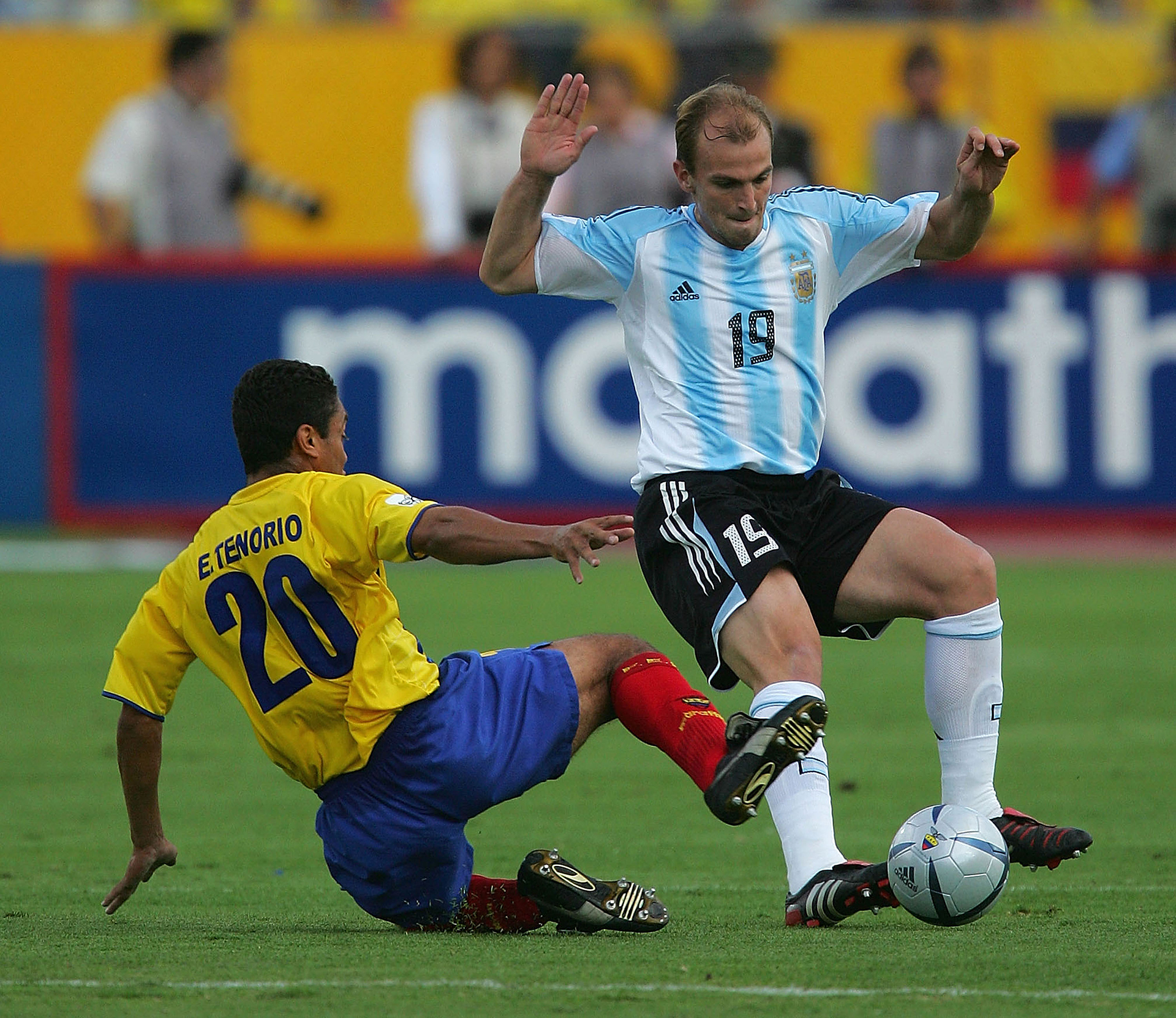 QUITO, ECUADOR -  JUNE 4:  Esteban Cambiasso #19 of Argentina is challenged by Edwin Tenorio #20 of Ecuador during the FIFA World Cup qualifying match between Ecuador and Argentina at the Atahualpa Olympic Stadium on June 4, 2005 in Quito, Ecuador. Ecuador defeated Argentina 2-0.  (Photo by Mike Hewitt/Getty Images)
